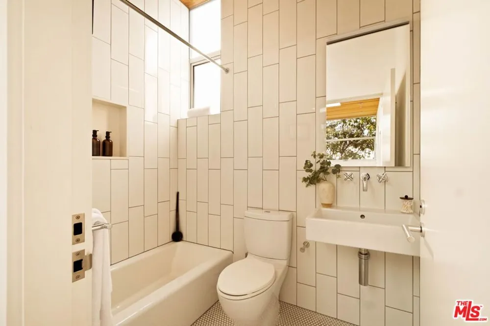 249 Rennie Avenue Los Angeles, CA 90291