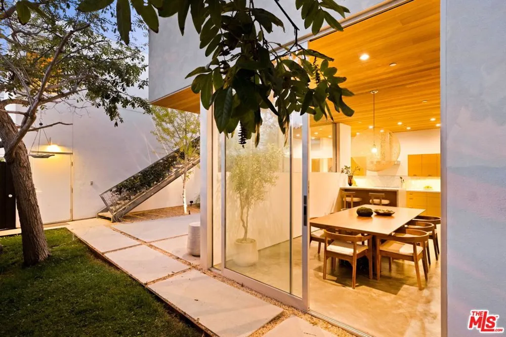 249 Rennie Avenue Los Angeles, CA 90291