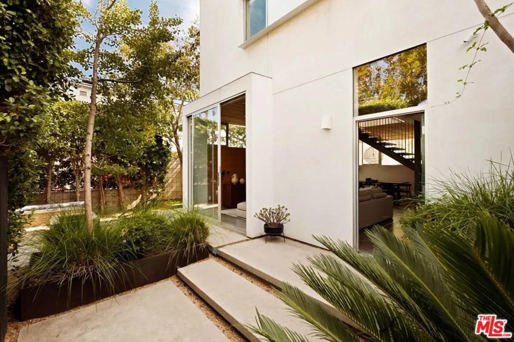 249 Rennie Avenue Los Angeles, CA 90291