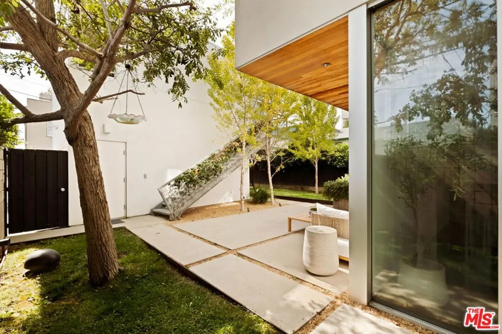 249 Rennie Avenue Los Angeles, CA 90291
