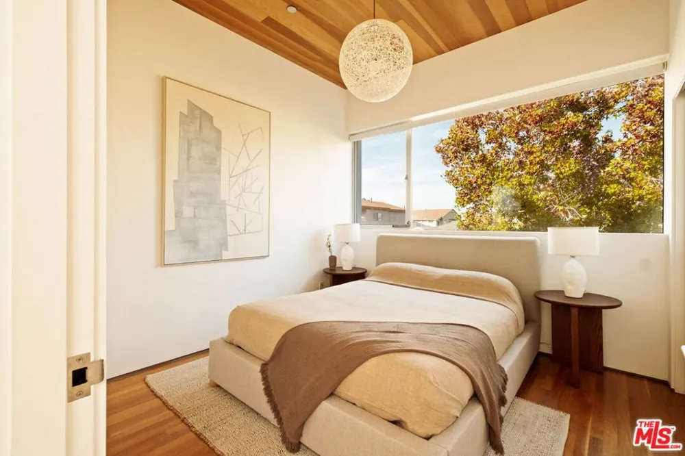 249 Rennie Avenue Los Angeles, CA 90291