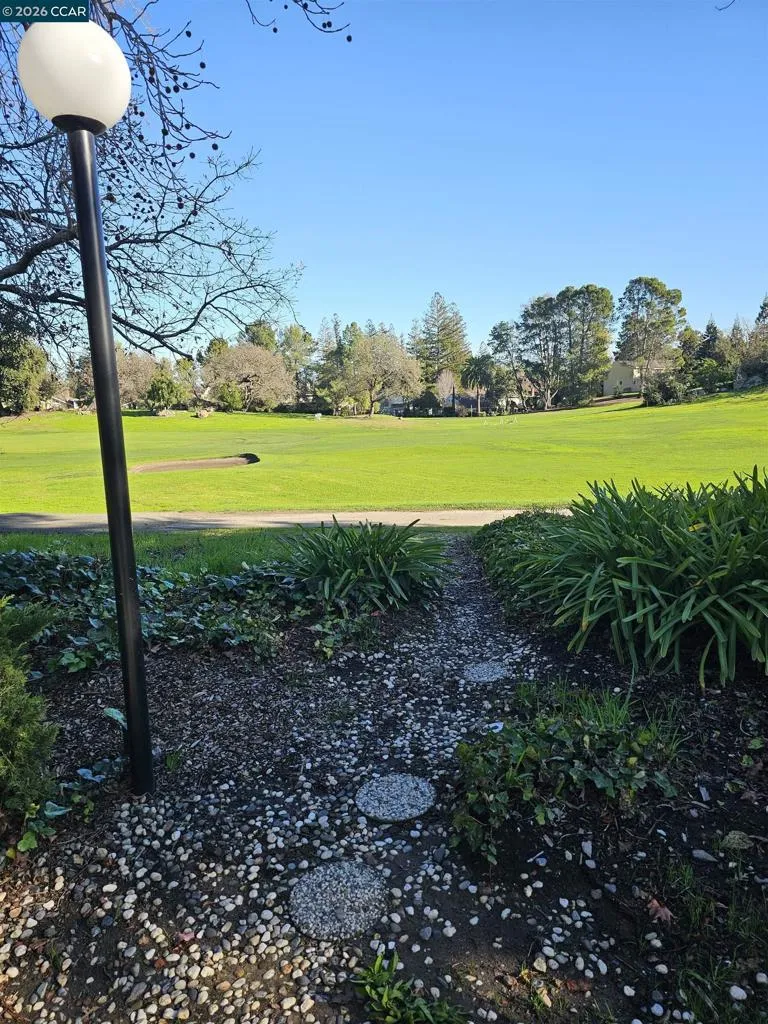 1471 Marchbanks Dr #2 Walnut Creek, CA 94598