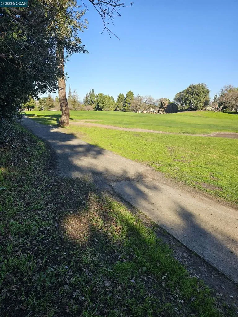 1471 Marchbanks Dr #2 Walnut Creek, CA 94598
