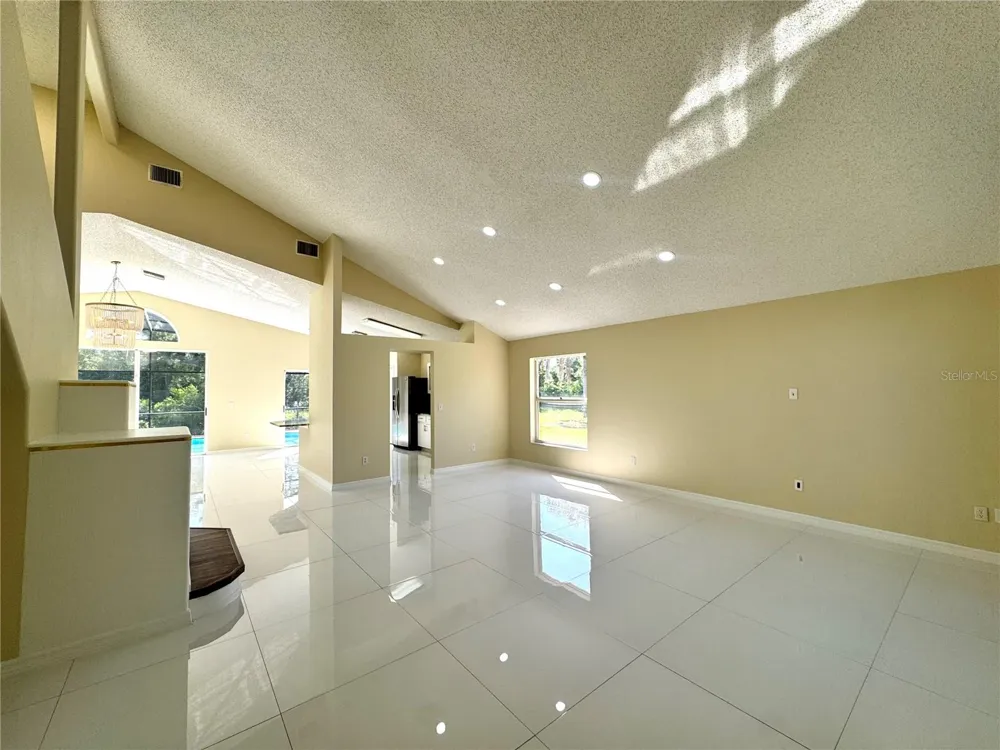 2985 VISCOUNT CIRCLE Kissimmee, FL 34747