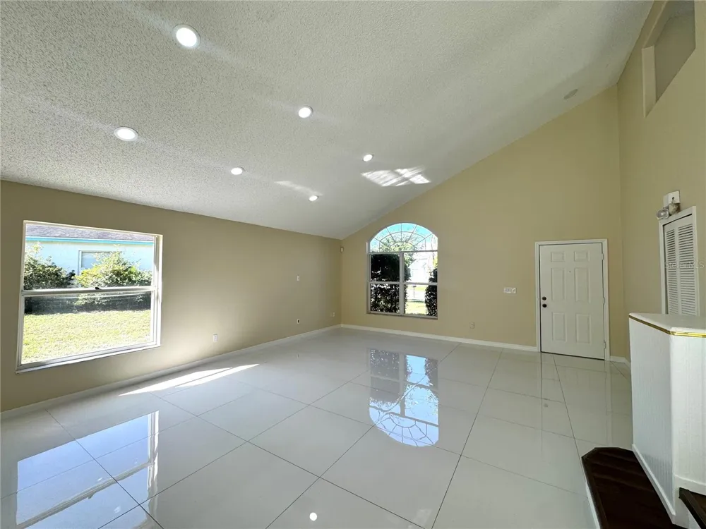 2985 VISCOUNT CIRCLE Kissimmee, FL 34747