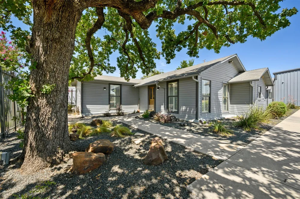 2655 Myrtle Springs Avenue Dallas, TX 75220