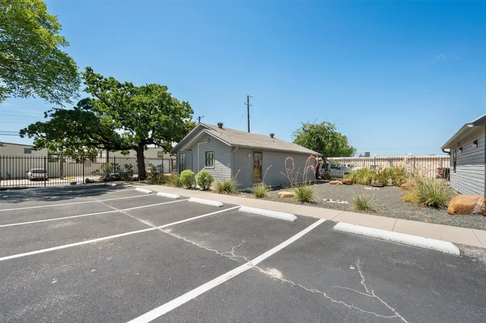 2655 Myrtle Springs Avenue Dallas, TX 75220