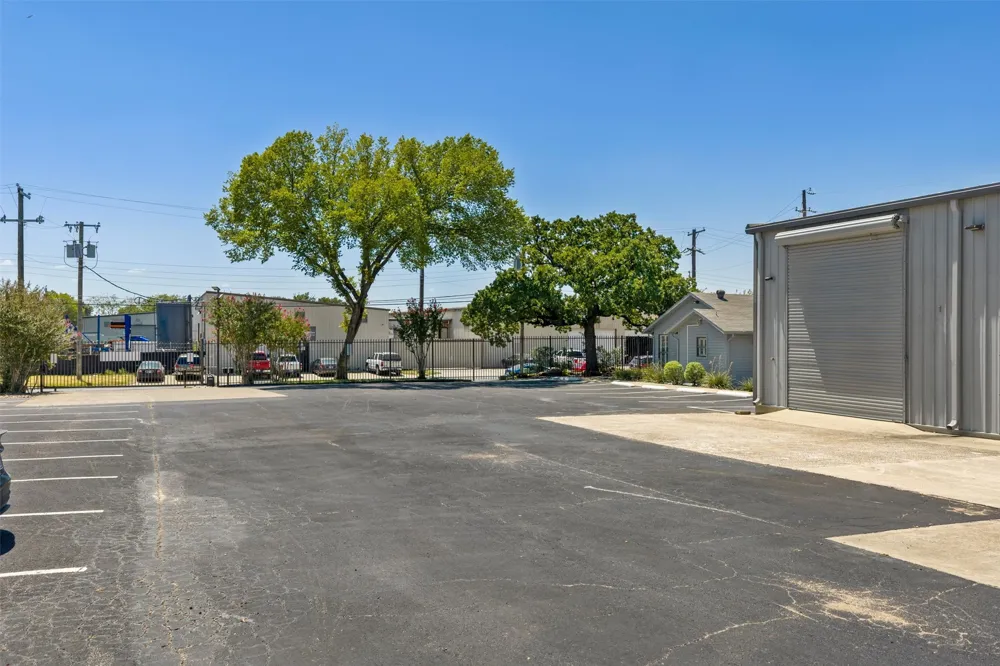 2655 Myrtle Springs Avenue Dallas, TX 75220