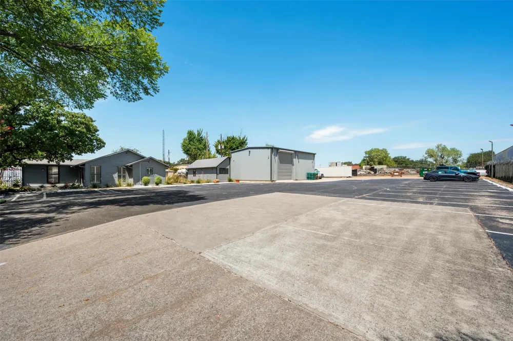 2655 Myrtle Springs Avenue Dallas, TX 75220