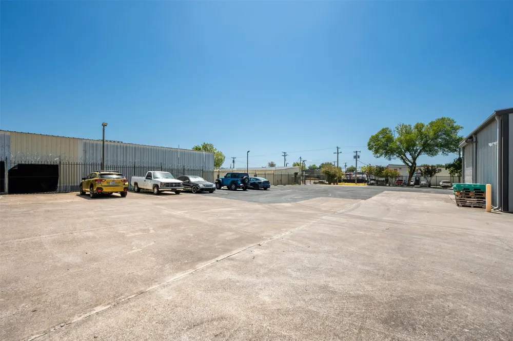 2655 Myrtle Springs Avenue Dallas, TX 75220