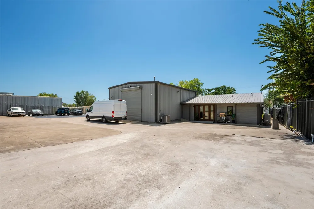 2655 Myrtle Springs Avenue Dallas, TX 75220