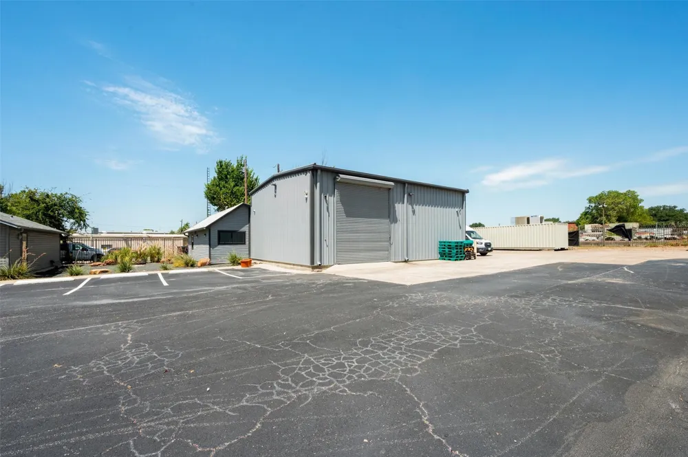2655 Myrtle Springs Avenue Dallas, TX 75220