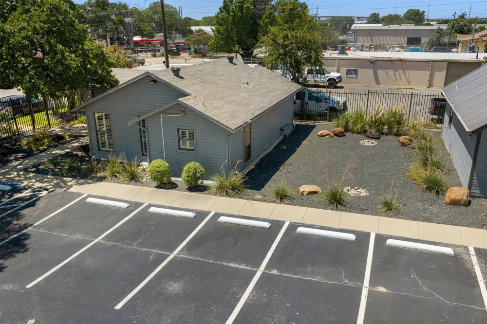 2655 Myrtle Springs Avenue Dallas, TX 75220