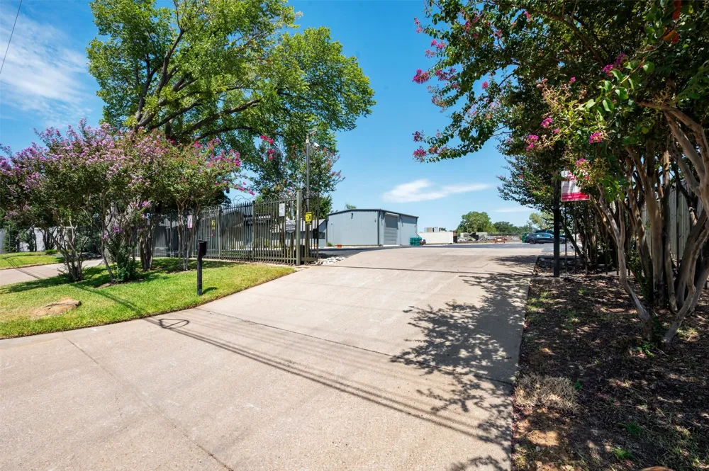 2655 Myrtle Springs Avenue Dallas, TX 75220