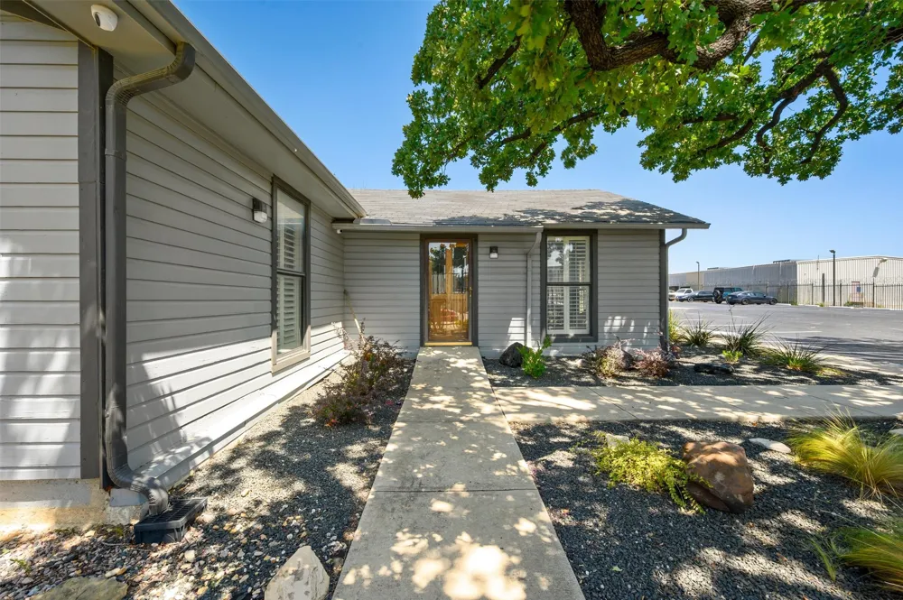 2655 Myrtle Springs Avenue Dallas, TX 75220