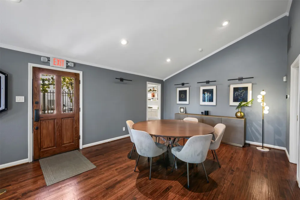 2655 Myrtle Springs Avenue Dallas, TX 75220