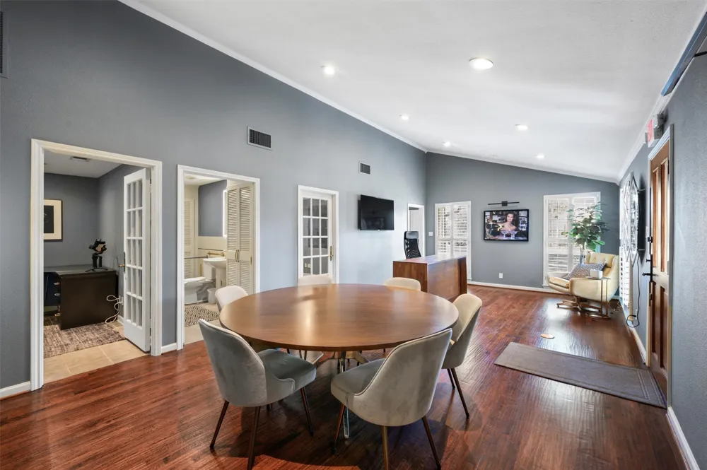 2655 Myrtle Springs Avenue Dallas, TX 75220