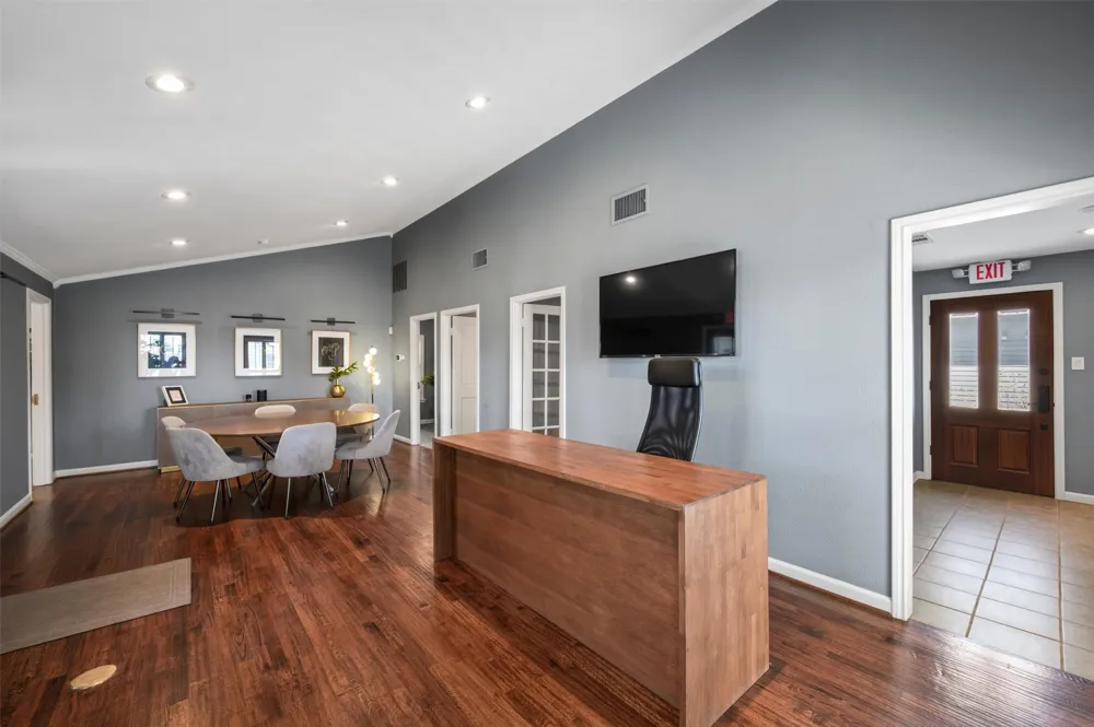 2655 Myrtle Springs Avenue Dallas, TX 75220