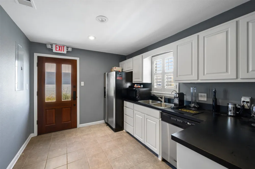 2655 Myrtle Springs Avenue Dallas, TX 75220