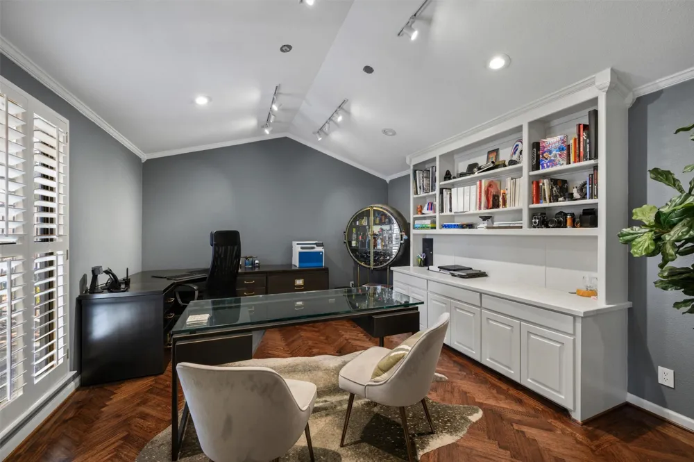 2655 Myrtle Springs Avenue Dallas, TX 75220