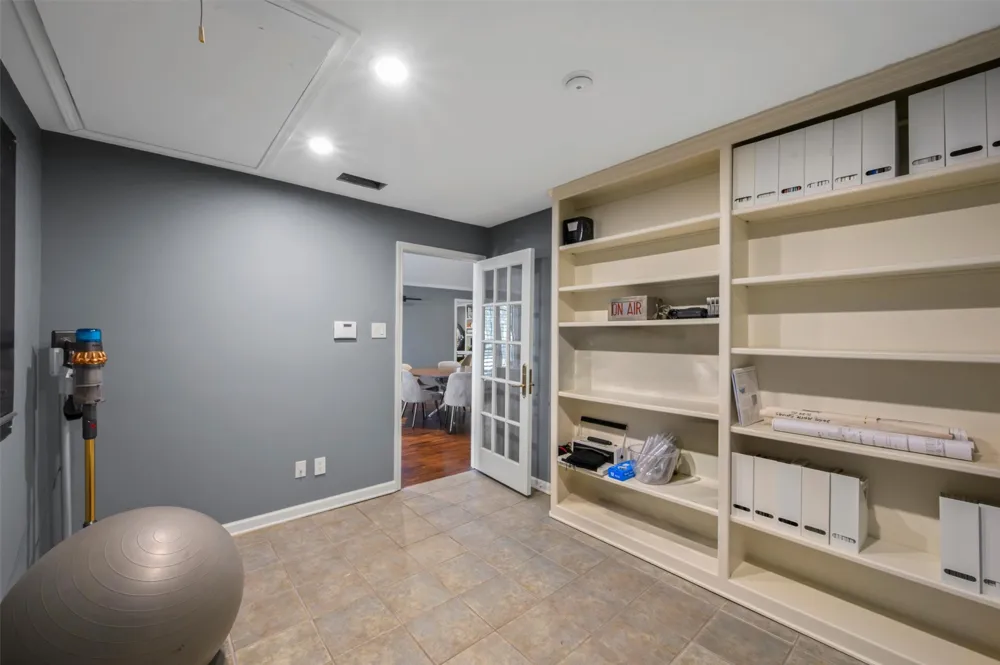 2655 Myrtle Springs Avenue Dallas, TX 75220