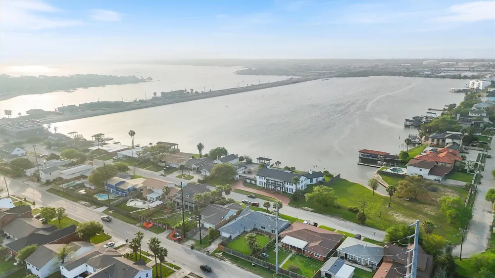 9 S Shore Drive Galveston, TX 77551