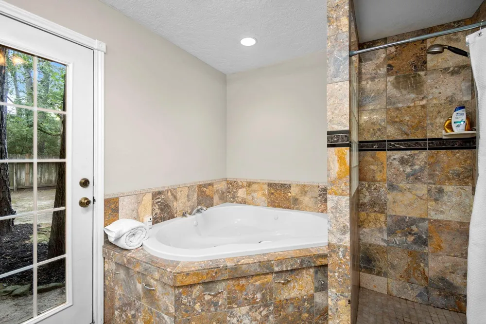 2 Amber Fire Place The Woodlands, TX 77381