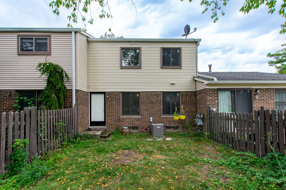 8387 Lakeview Court Ypsilanti, MI 48198