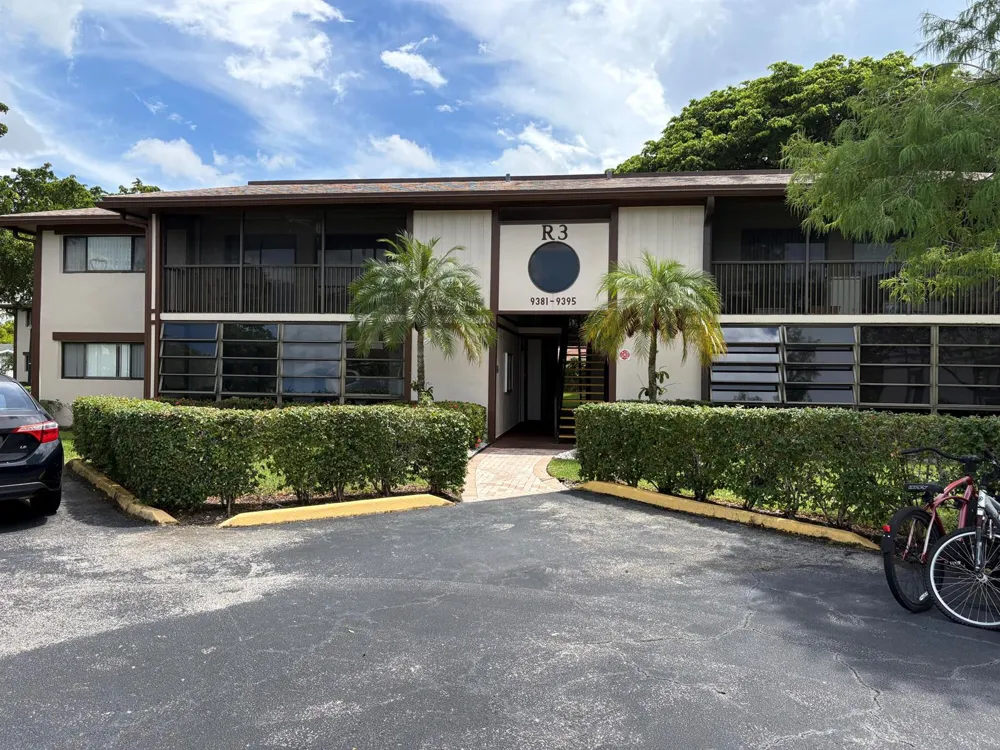 9391 S Belfort Circle #211 Tamarac, FL 33321
