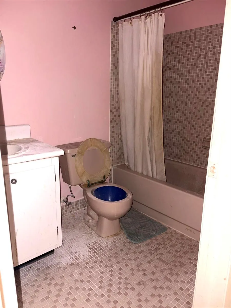 9391 S Belfort Circle #211 Tamarac, FL 33321