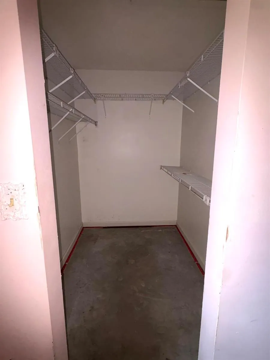 9391 S Belfort Circle #211 Tamarac, FL 33321