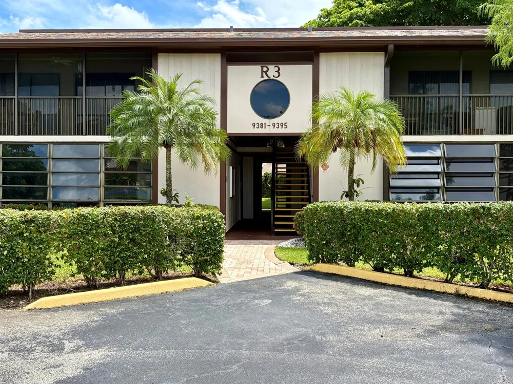 9391 S Belfort Circle #211 Tamarac, FL 33321