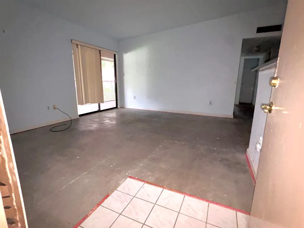 9391 S Belfort Circle #211 Tamarac, FL 33321