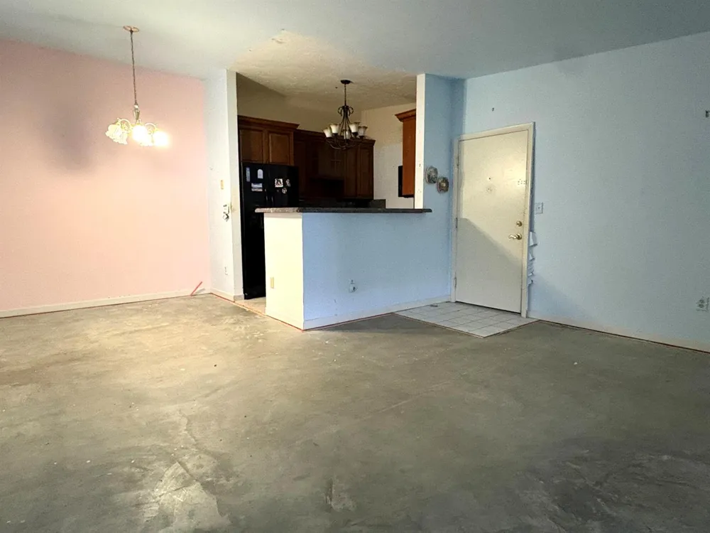 9391 S Belfort Circle #211 Tamarac, FL 33321