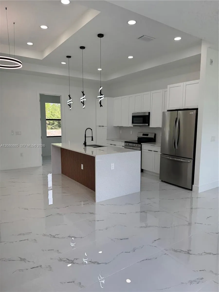 842 Nina Ave Lehigh Acres, FL 33974