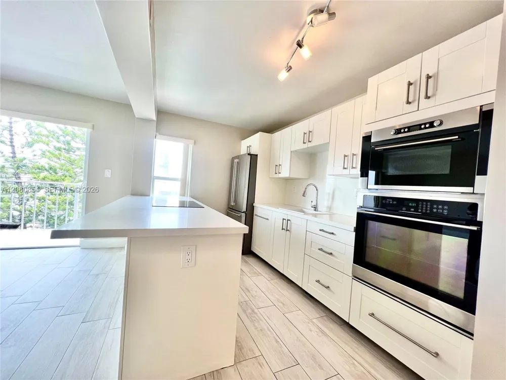 1300 Alton Rd #6C Miami Beach, FL 33139