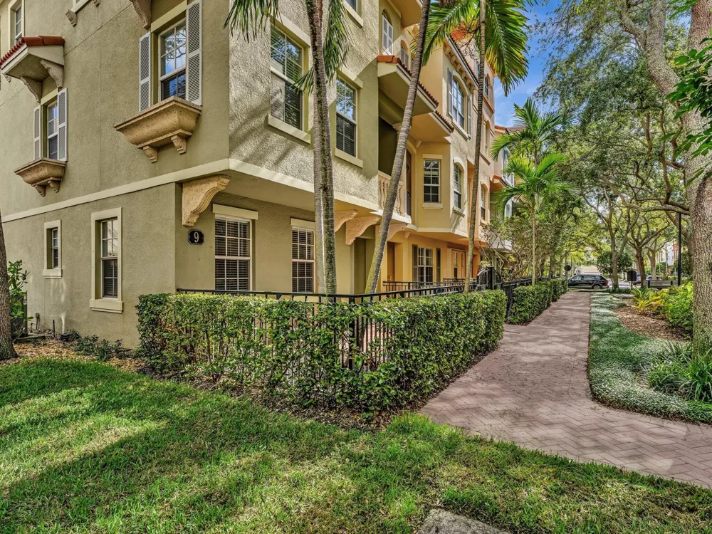 2751 RAVELLA WAY Palm Beach Gardens, FL 33410