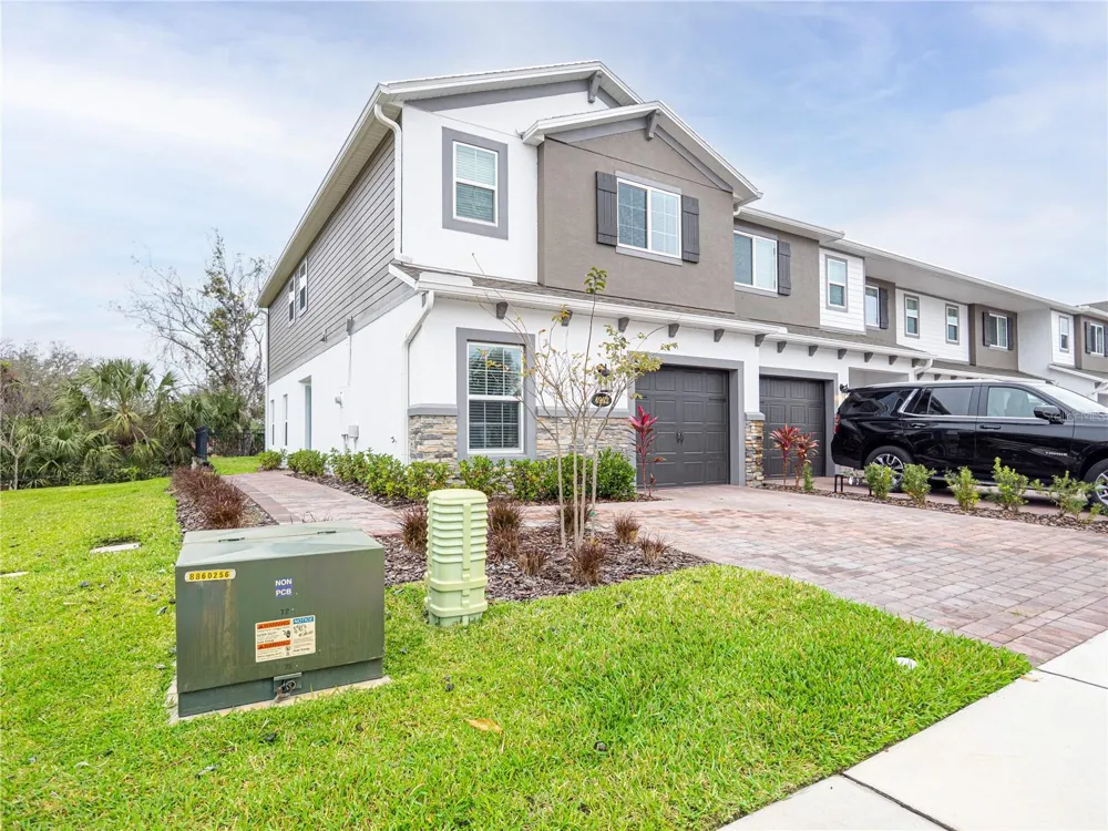 4902 LIVINGSTON LANE Oviedo, FL 32765