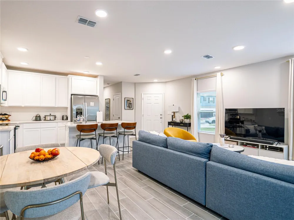 4902 LIVINGSTON LANE Oviedo, FL 32765