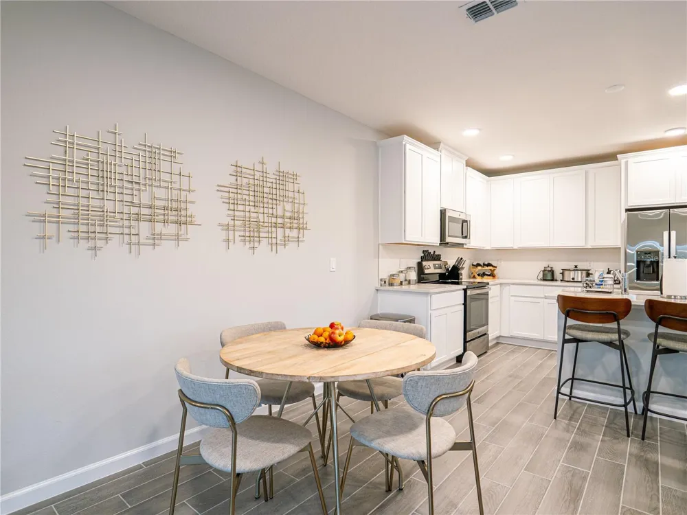 4902 LIVINGSTON LANE Oviedo, FL 32765