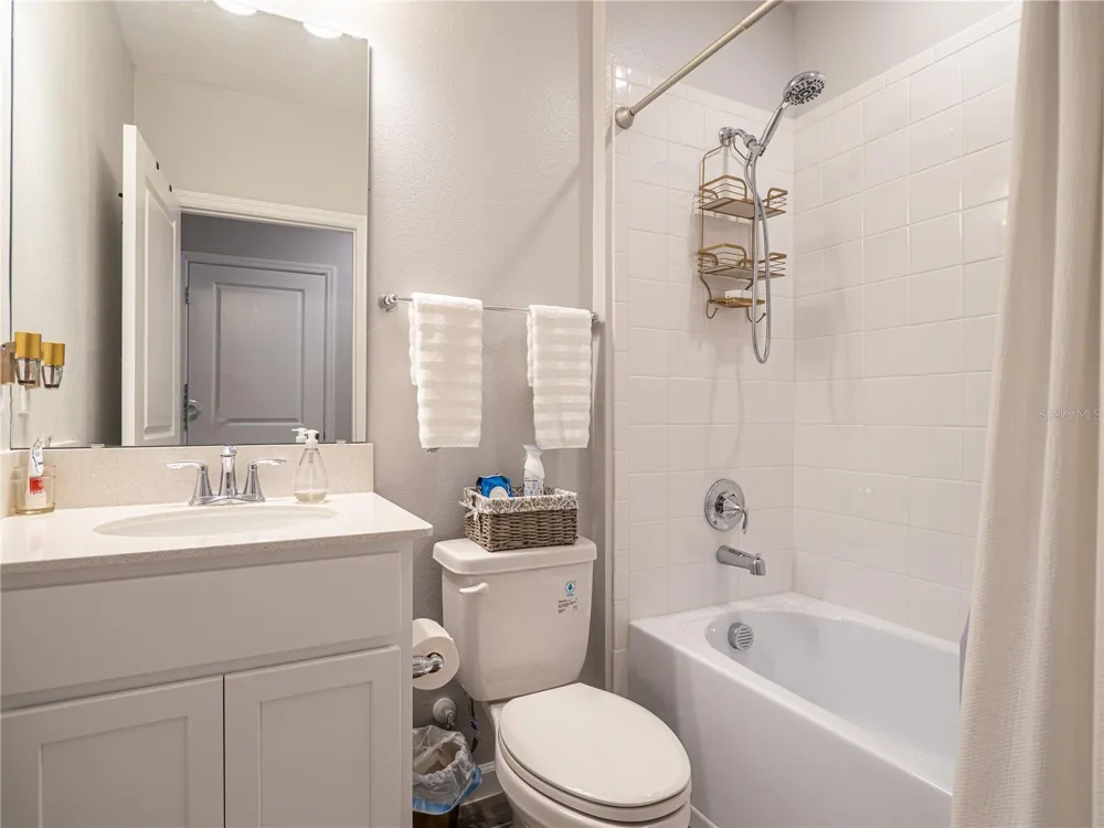 4902 LIVINGSTON LANE Oviedo, FL 32765