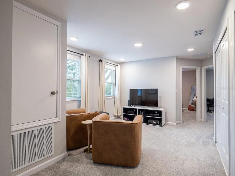 4902 LIVINGSTON LANE Oviedo, FL 32765