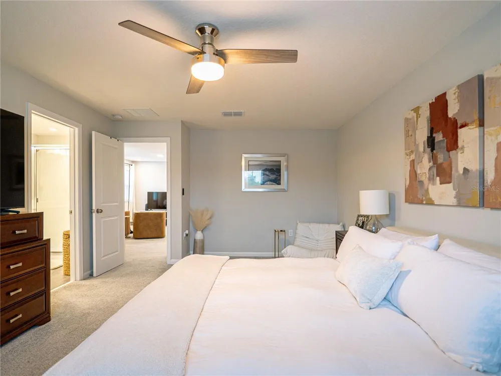 4902 LIVINGSTON LANE Oviedo, FL 32765