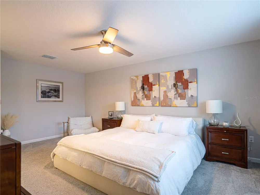 4902 LIVINGSTON LANE Oviedo, FL 32765