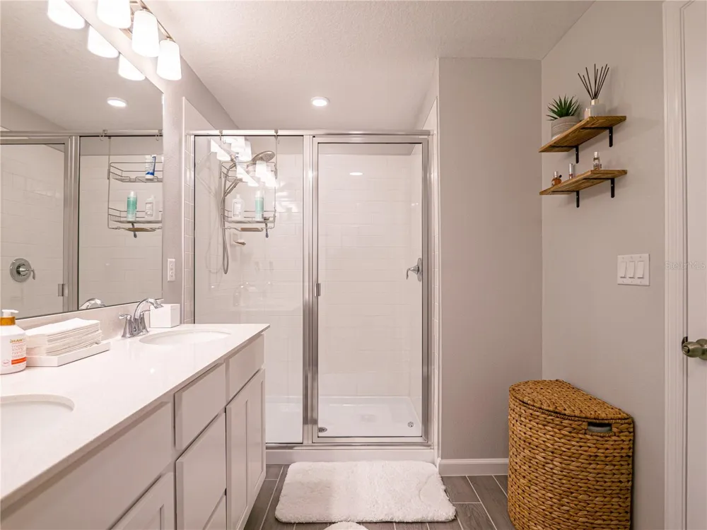 4902 LIVINGSTON LANE Oviedo, FL 32765