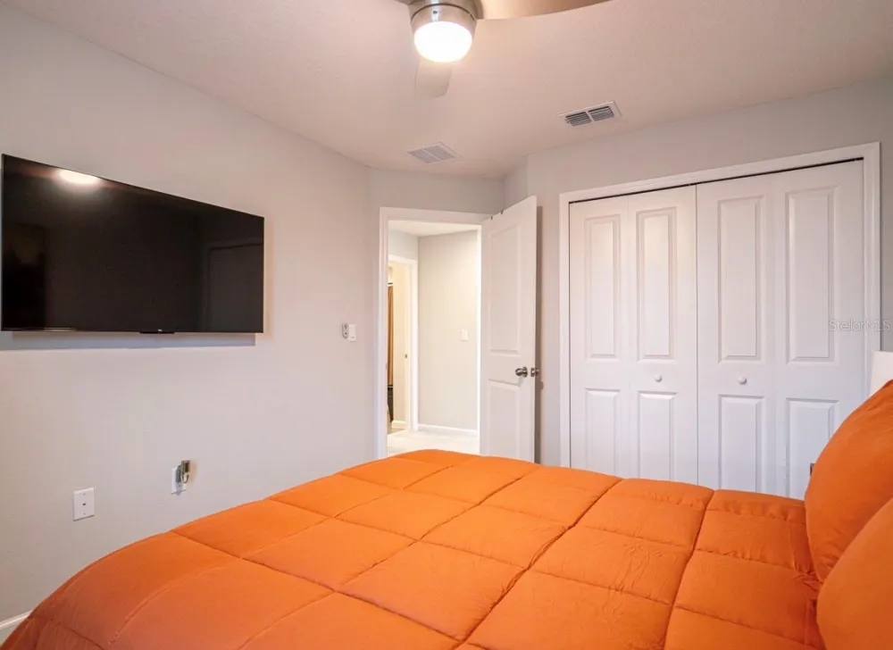 4902 LIVINGSTON LANE Oviedo, FL 32765