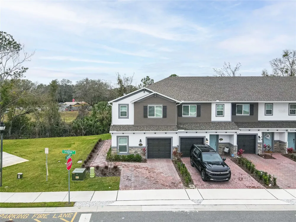 4902 LIVINGSTON LANE Oviedo, FL 32765