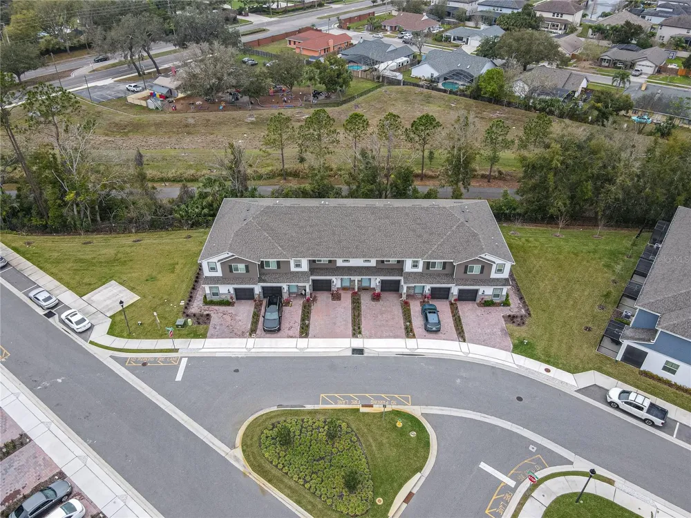 4902 LIVINGSTON LANE Oviedo, FL 32765