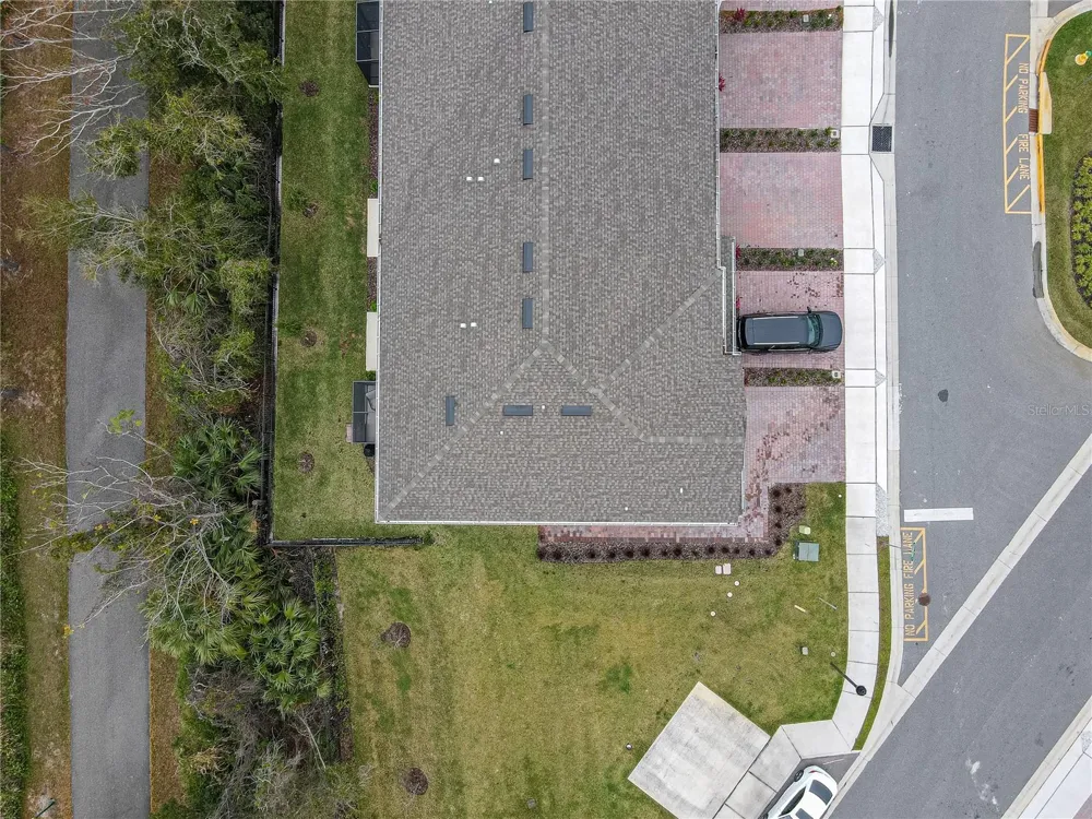 4902 LIVINGSTON LANE Oviedo, FL 32765