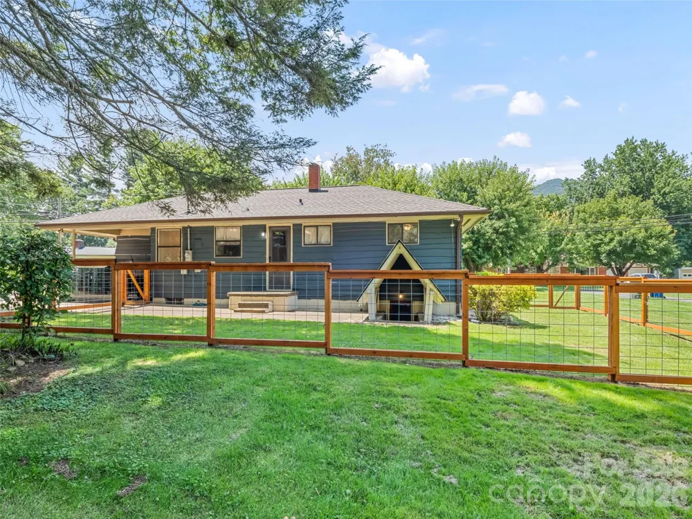 713 Brown Avenue Waynesville, NC 28786